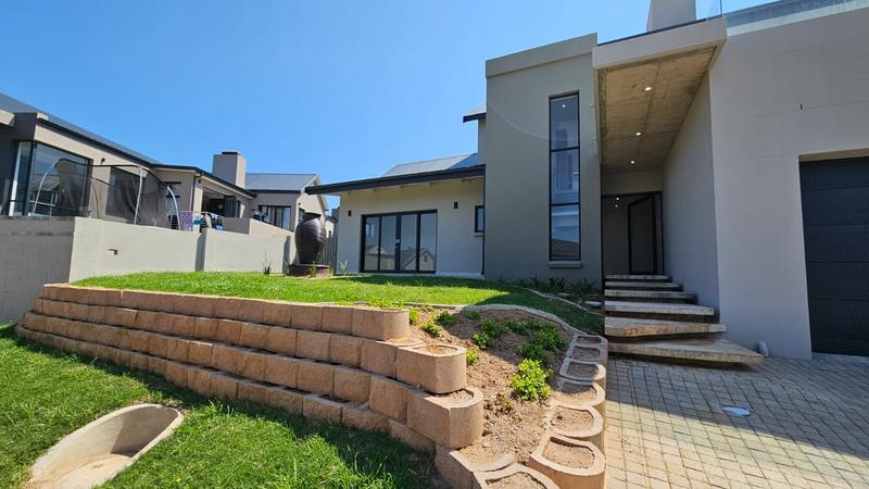 3 Bedroom Property for Sale in Outeniquasbosch Western Cape